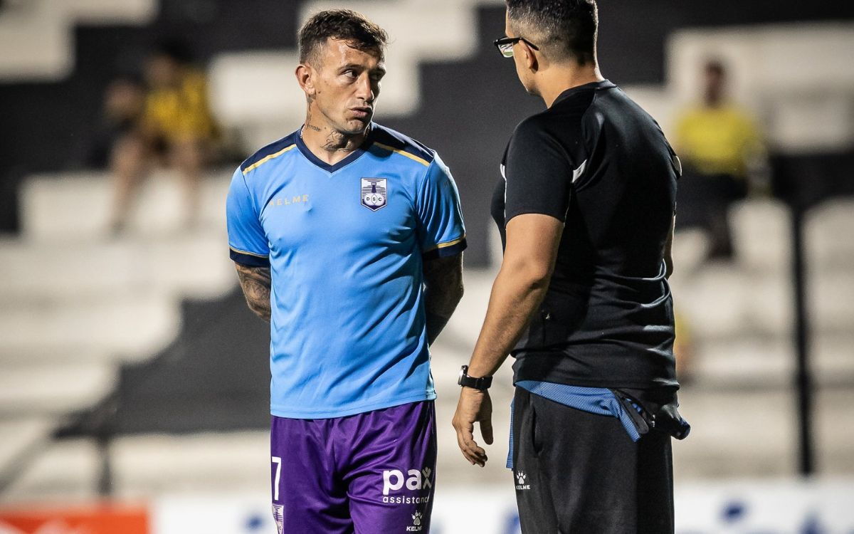 Mauricio Larriera le comunicó al Huevo Lozano y Valentín Rodríguez que no los tendrá en cuenta en Defensor
