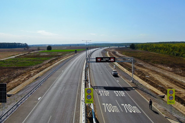 NOVI SLUČAJ ŠOKANTNE VOŽNJE NA SRPSKIM PUTEVIMA! Ovo mora da prestane - ŠTA RADI ČOVEK? (VIDEO)