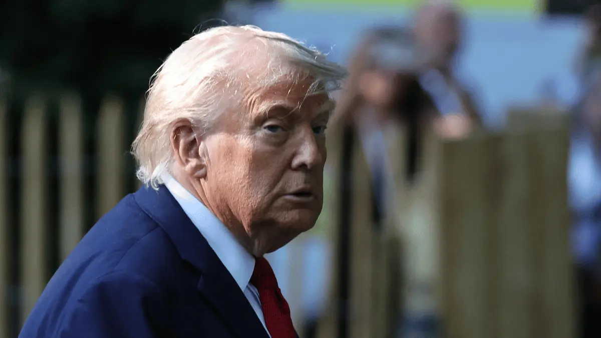 Donald Trump 'Fell Flat on His Face' While Renovating New Ballroom, Claims Journalist