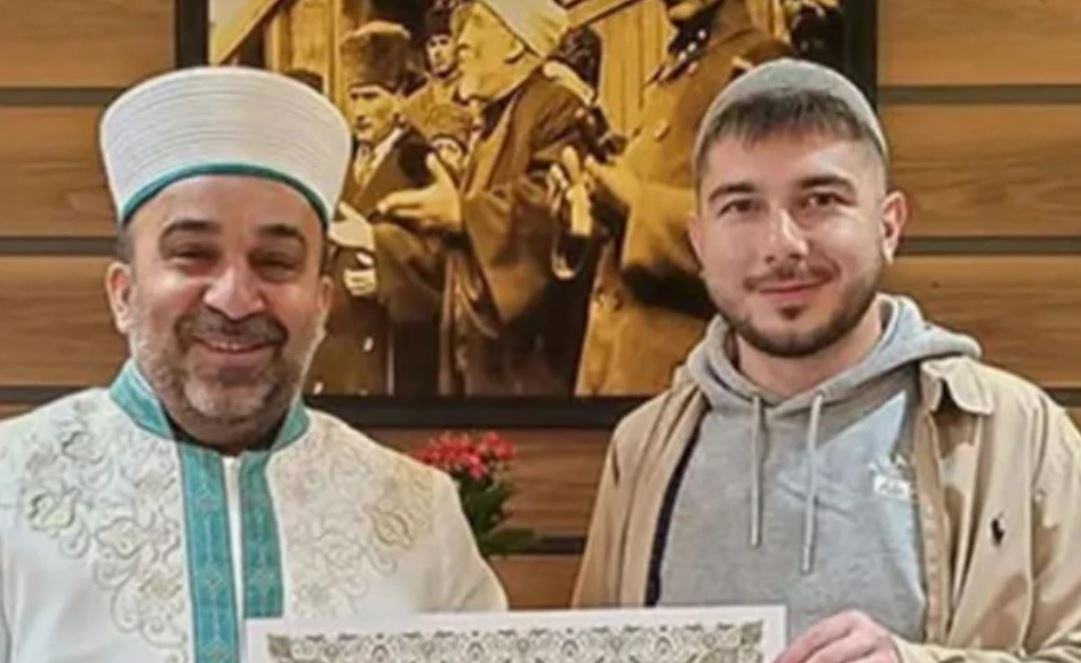 Ovako je David iz Srbije postao Mehmet i prešao na islam: Morao je da prođe kroz poseban obred, a kad je izvadio ovu zastavu nastao je haos