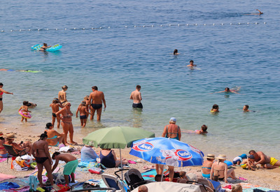 "Pred detetom su me tukli zbog ležaljke" Drama na plaži na Jadranu - Reagovala i policija