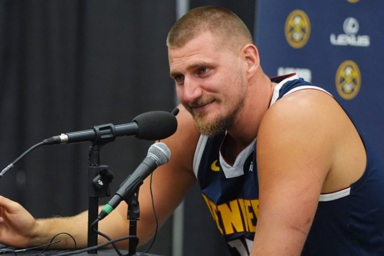 "TO IH JE UBILO": Jokić odgovarao novinarima posle pobede nad Vulvsima, pa šokirao kad su ga pitali za ONO! (VIDEO)