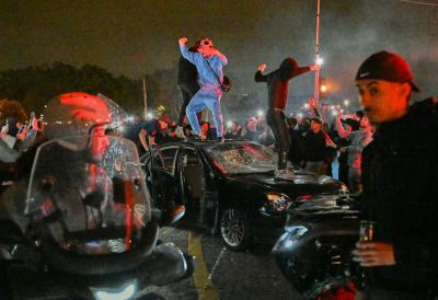 SLAVLJE NAVIJAČA PSŽ-A PRETVORILO SE U DIVLJANJE: Uhapšeno 127 navijača, povređeno 23 policijaca