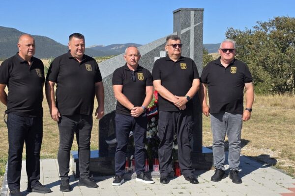 U Bosanskom Grahovu odana počast osmorici poginulih pripadnika virovitičkih „Kumova“