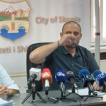 Ѓorѓievski ispi čaša voda od skopskiot vodovod za da pokaže deka e bezbedna i nema bakterii