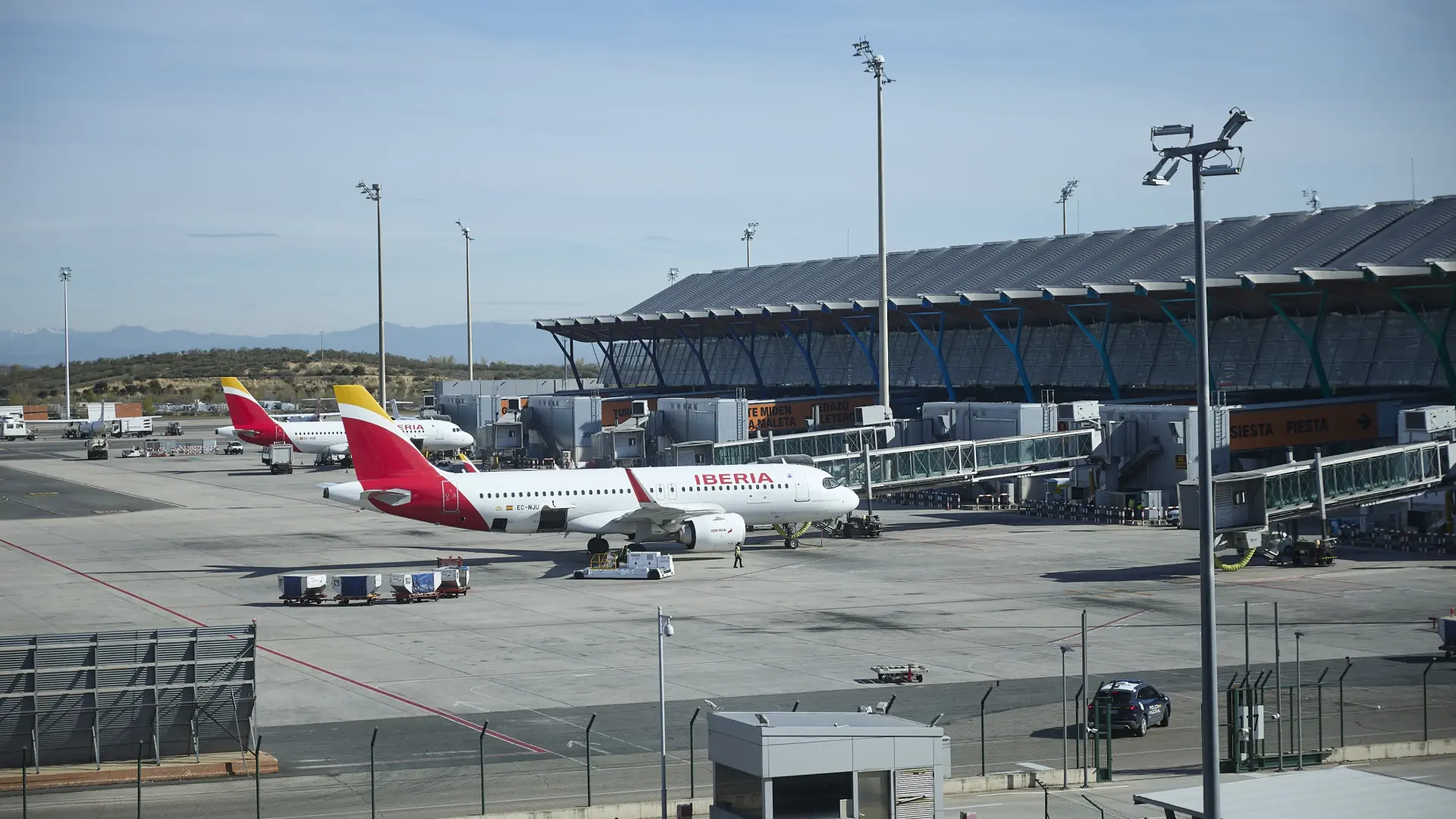 Iberia descarta cancelaciones y sobrecargos en sus billetes de verano por la crisis del queroseno 