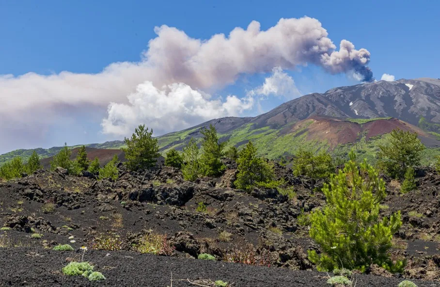 Vulkan Etna ponovo izbacuje velike količine pepela, obustavljeni dolazni letovi za Cataniju