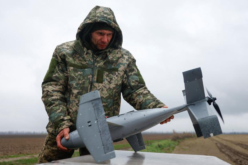 Neposílejte drony Ukrajině, vtahujete se do války, varuje Moskva Evropu