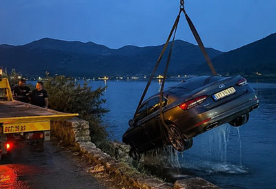 Auto sa srpskim registarskim oznakama završio u Skadarskom jezeru: Drama na magistrali Podgorica - Bar, šlep služba izvukla vozilo