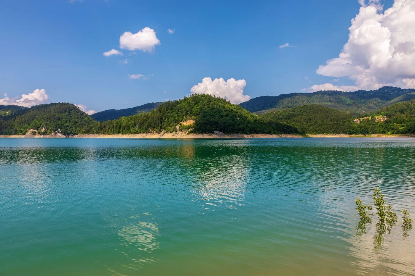 Ovo nije alpsko jezero, već skriveni biser Srbije: Mesto na Tari koje izgleda nestvarno