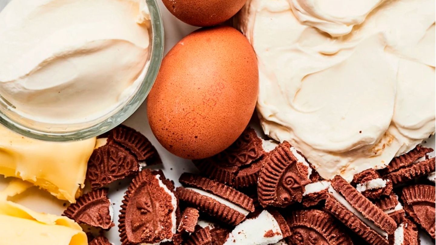 Leivonta | Helppo minttusuklaa-juustokakku maistuu kaikissa kevään kippistely­juhlissa