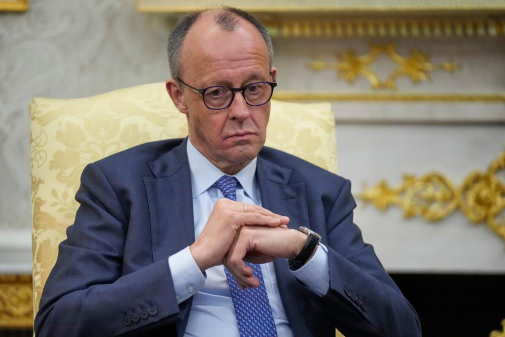 ŠTA SE TO DESILO SA MERCOM? Debakl i skandal tokom posete važnom događaju: Samo je odšetao, prisutni ostali BEZ REČI