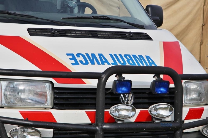 Se sudrija dva mopedi na ul. “Egejska” vo Prilep – eden od vozačite završi so teški povpedi