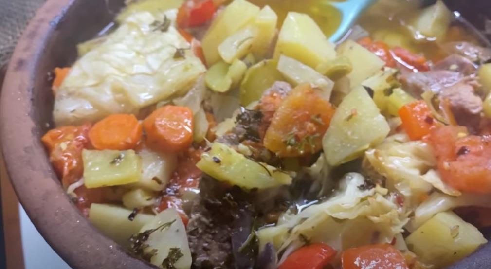 Bosanski lonac po najstarijem receptu koji je zapisao legendarni Momo Kapor: Zbog 1 cake ima poseban šmek