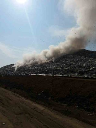 Incendiu în apropiere de CET: arde groapa de gunoi