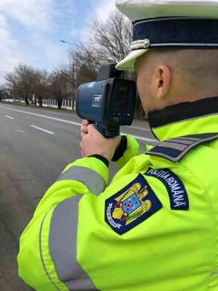 A „zburat” cu motocicleta prin Arad cu 110 km/oră