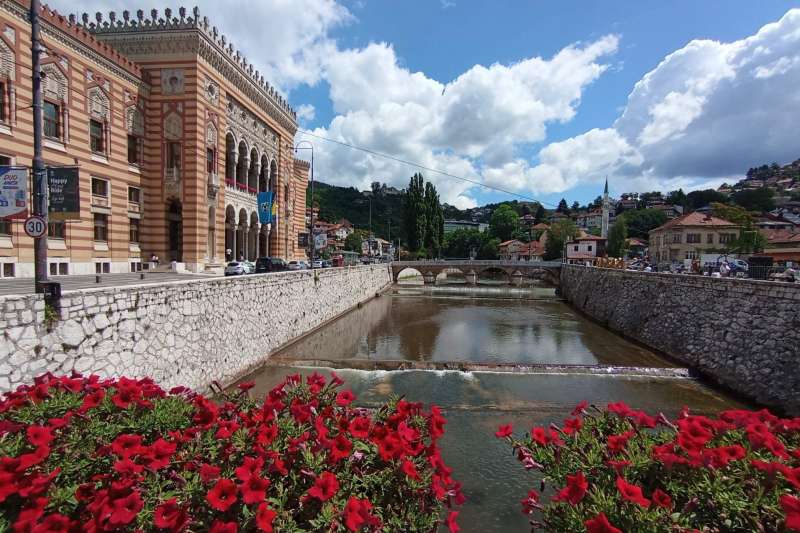 Ispražnjeno akumulaciono jezero na Bentbaši radi uklanjanja riječnog mulja i nanosa iz korita Miljacke