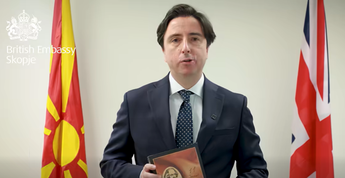 (VIDEO) Britanskiot ambasador veli deka so zadovolstvo go koristi makedonskiot jazik