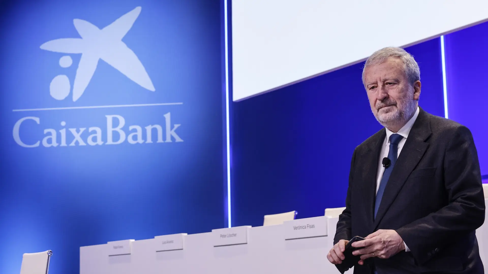  El presidente de CaixaBank avisa de un freno en la demanda de crédito en las últimas semanas por la guerra 