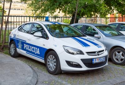 Letovanje mu preselo u sekundi: Kragujevčanin uhapšen pred punom plažom u Budvi - niz prekršaja odveo ga iza rešetaka
