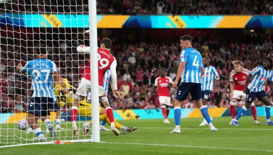 ARSENAL PRESLIŠAO LEGENDU ČELSIJA! Šampion u "trećoj brzini" krenuo ka odbrani titule u Premijer ligi! (VIDEO)