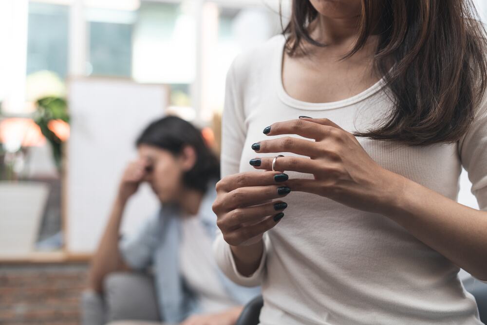 Ostavila sam muža invalida zbog drugog: Šta smo nas dvoje učinili posle tera ljude da se krste