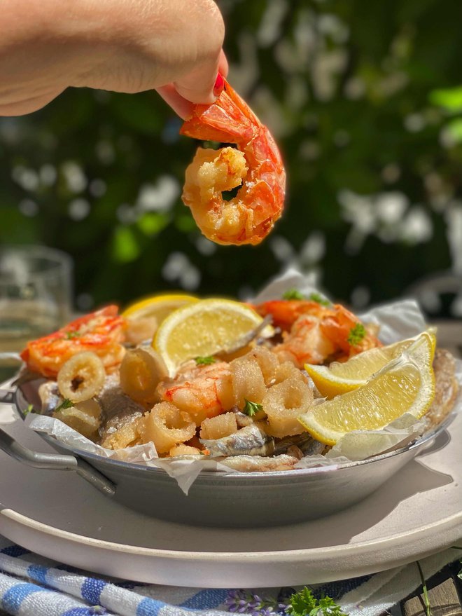 Fritto misto: italijanski recept in triki za popolno hrustljave, ne mastne morske sadeže