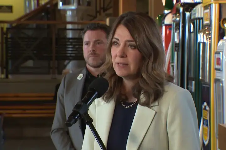 War of words continues between First Nations chiefs, Alberta premier