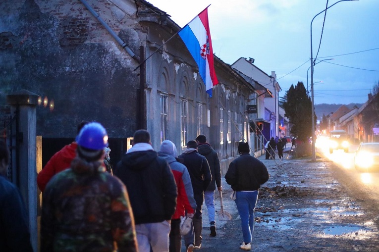 Ljudi ne bojte se, Hrvatska je uz vas!