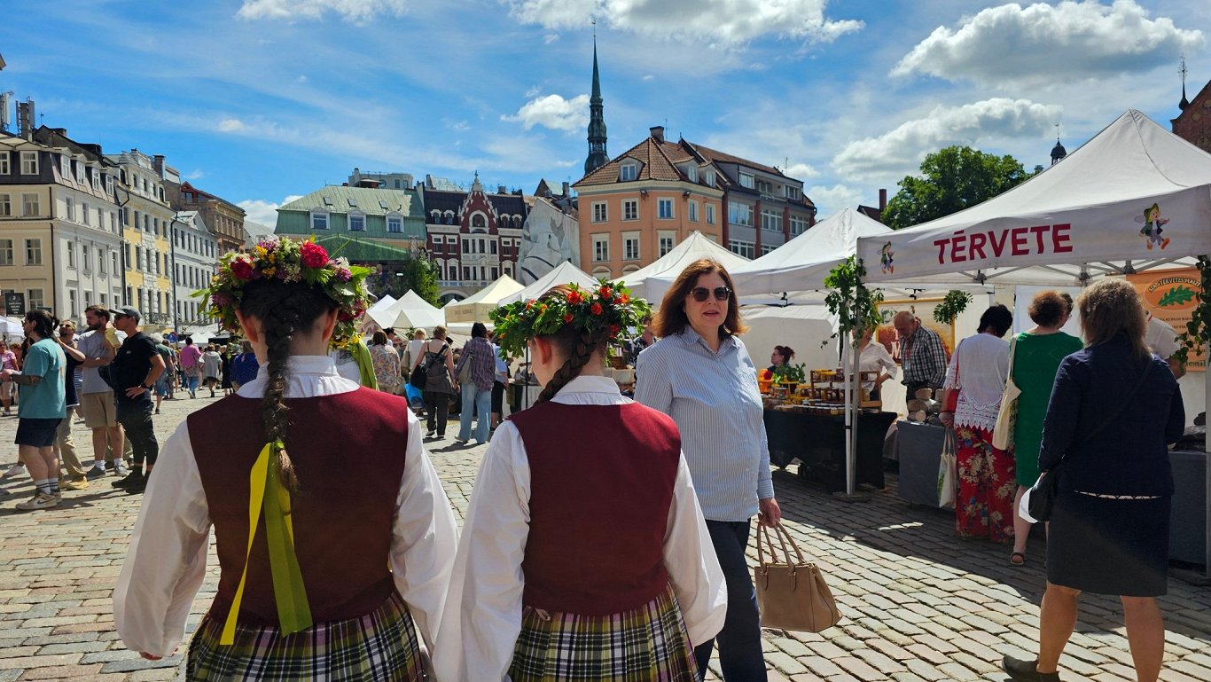 Traditional Herb Market open in Rīga's Old Town