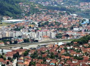 Drama u Goraždu: Nasilnik upao u vikendicu i pretukao bivšu suprugu uprkos zabrani prilaska!