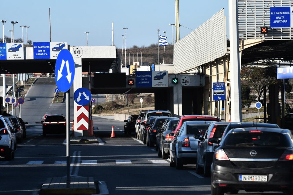 Stanje na granicama tokom večeri: Teretnjaci na Šidu čekaju satima, evo kolike su gužve za putnička vozila
