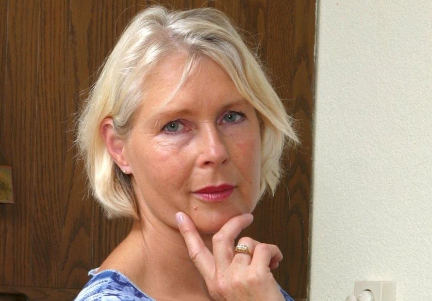 Sa 54 godine počela sam da živim sa mlađim muškarcem da bih ćerki oslobodila stan: Kad sam videla šta mi radi, spakovala sam stvari i pobegla bez reči