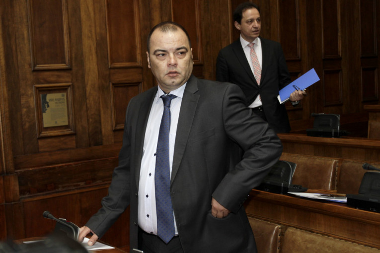 OPOZICIONI LIDER GORAN JEŠIĆ PORUČIO LAŽNIM STUDENTIMA: Vi ste za lečenje i hospitalizaciju!