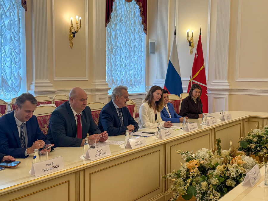 Gujon započeo posetu Ruskoj Federaciji sastankom sa predsednikom Komiteta za spoljne veze Sankt Peterburga