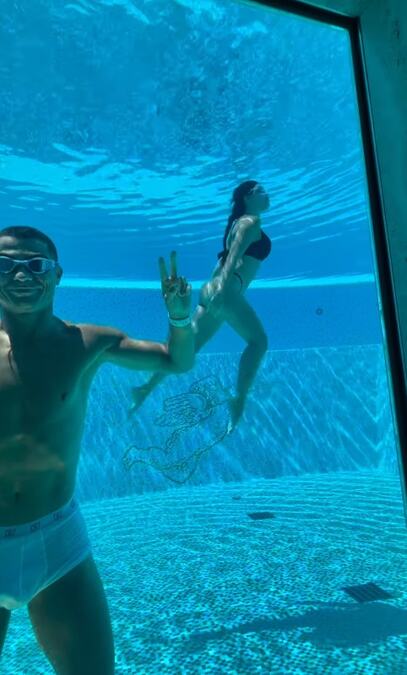 Kristijano u gaćama, a Georgina u zanosnom bikiniju: Svi pričaju o najnovijem videu Ronalda i njegove verenice