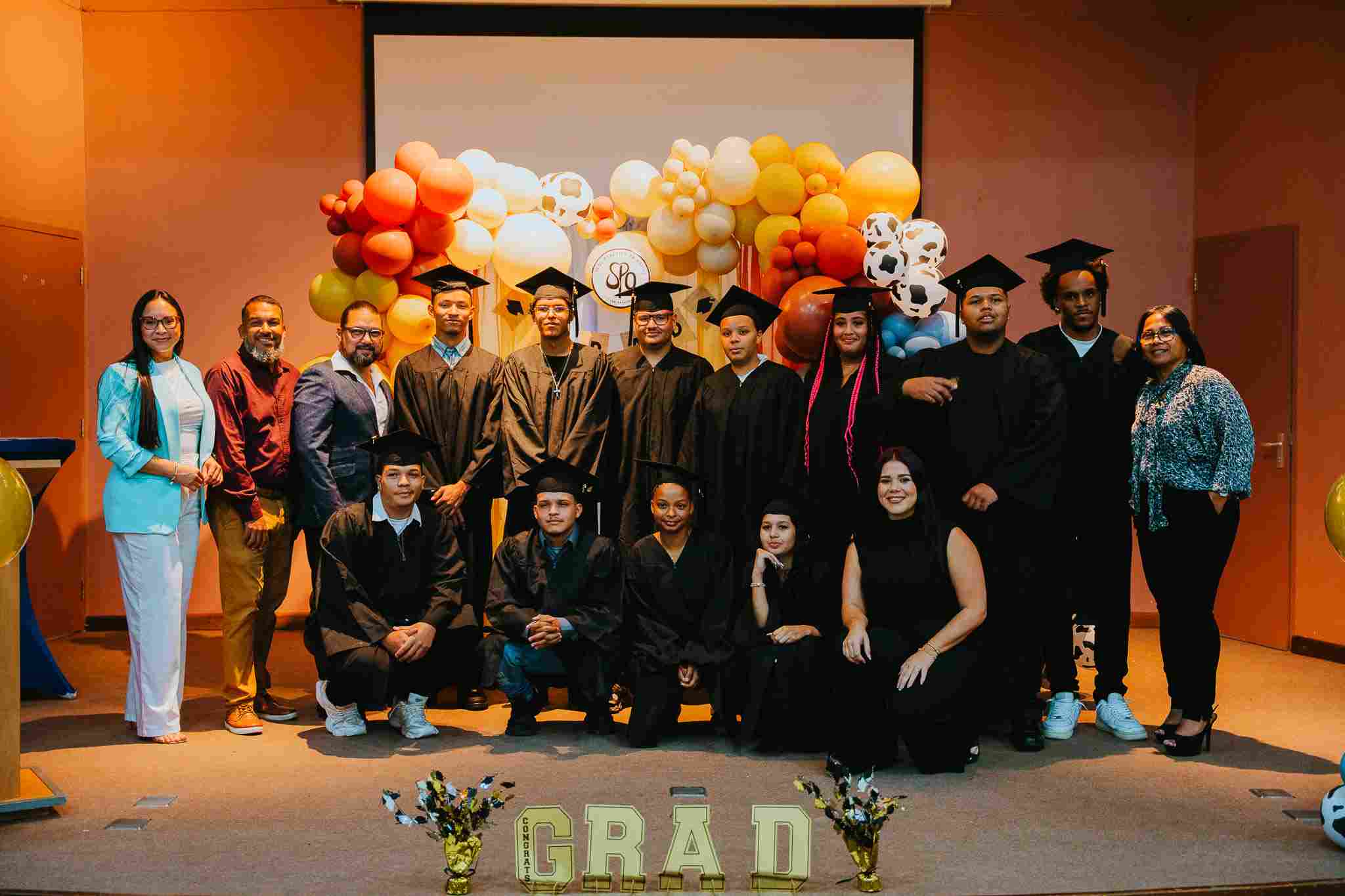Binti graduado na SPO (Scol Practico pa Ofishi) – MBO Niveau 1: Un logro historico pa educacion na Aruba