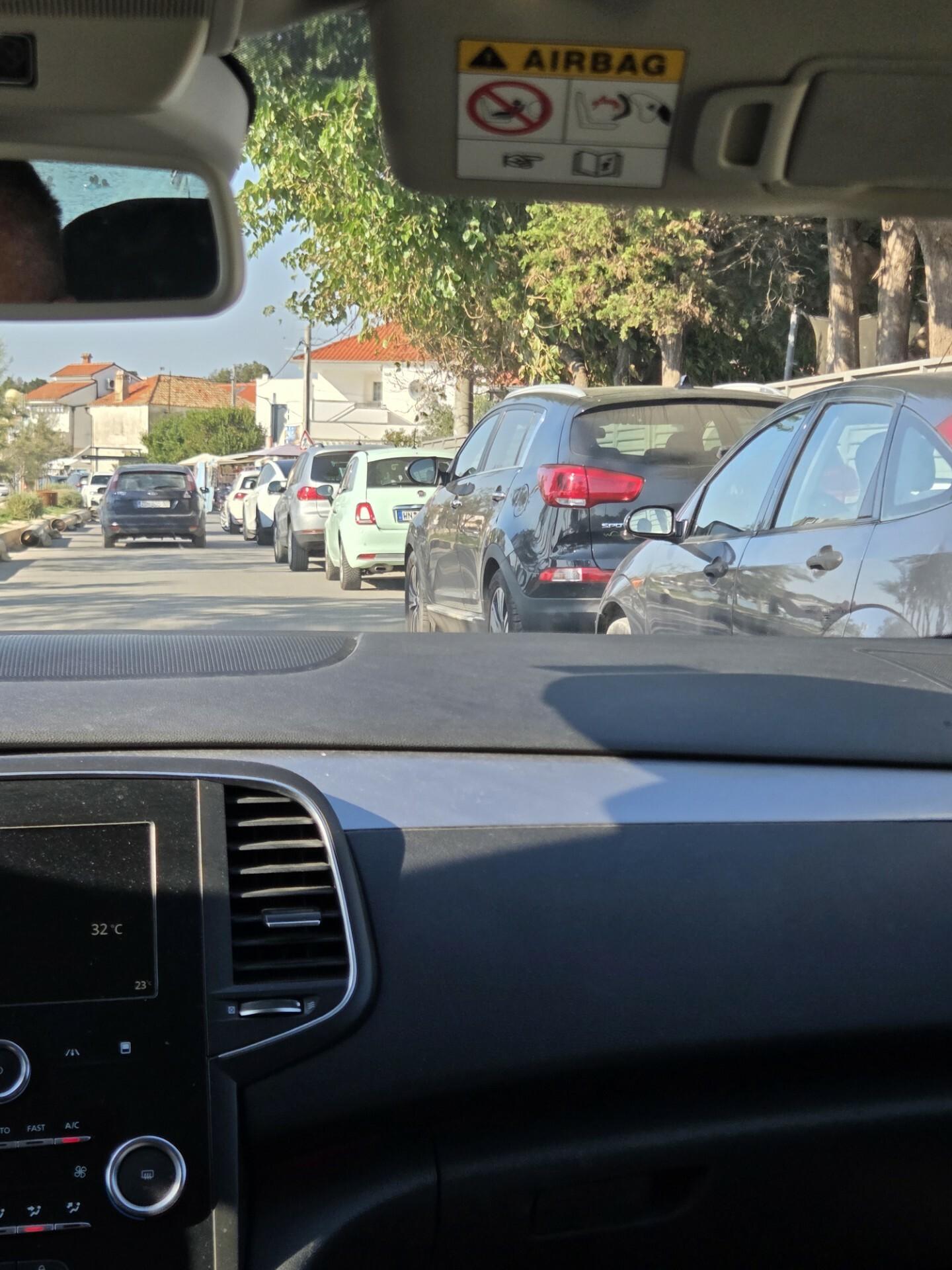 Nakon postavljanja stupića moramo biti vrlo jasni: nije se apsolutno ništa riješilo!