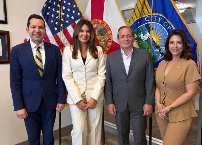 Guanipa inicia gira en EE. UU. con agenda política y condecoración en Florida (+Fotos)