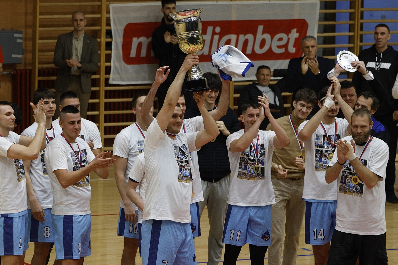 ŠAMPIONSKI PEHAR STIGAO U APATIN! ARNAUTU I ĆOPIĆU POJEDINAČNA PRIZNANјA