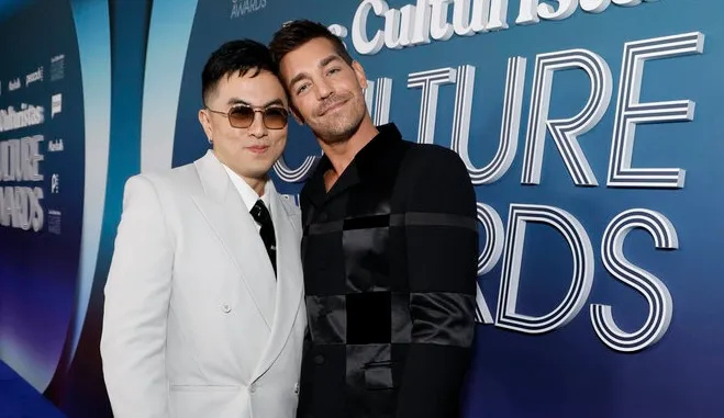 Las Culturistas Culture Awards Recap: Rachel Zegler Covers ‘Fame Is a Gun,’ Lisa Kudrow Takes the Stage and All the Best Moments 