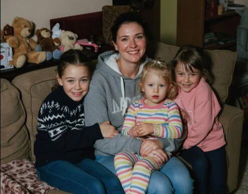 Kad je žena mog brata Edvina poginula u saobraćajnoj nesreći, on mi ostavlja svoje 3 dece ispred vrata i nestaje bez traga: 15 godina kasnije dobijam kovertu...