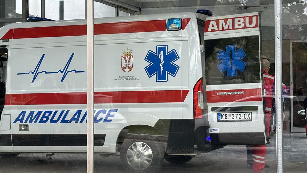 JOŠ JEDAN UDES U CENTRU BEOGRADA: Auto pokosio dva motocikla, ima povređenih