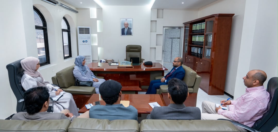 وزير الاتصالات يناقش مع الجهاز المركزي للإحصاء آليات إنشاء قاعدة بيانات وطنية 