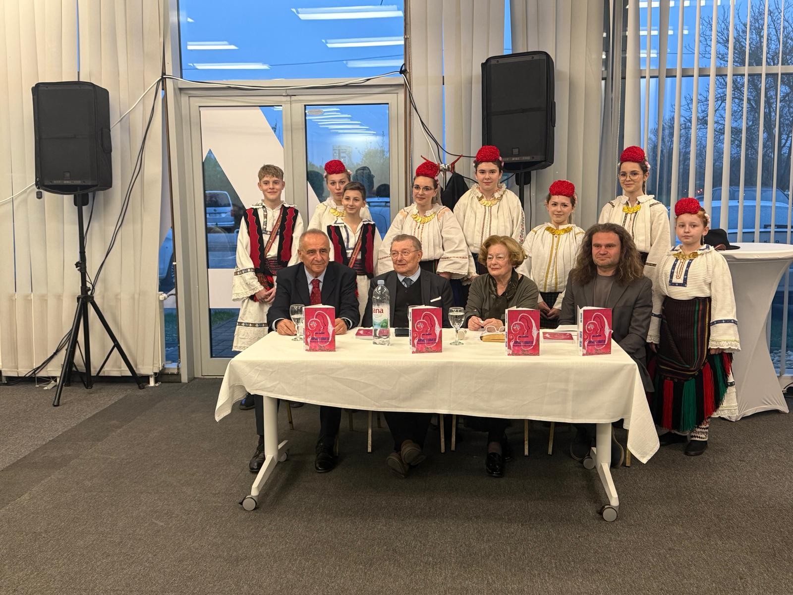 POSAVLJACI PRIREDILI VELIČANSTVENU PROMOCIJU UGLEDNOM AUTORU PROFESORU ĐURI VIDMAROVIĆU