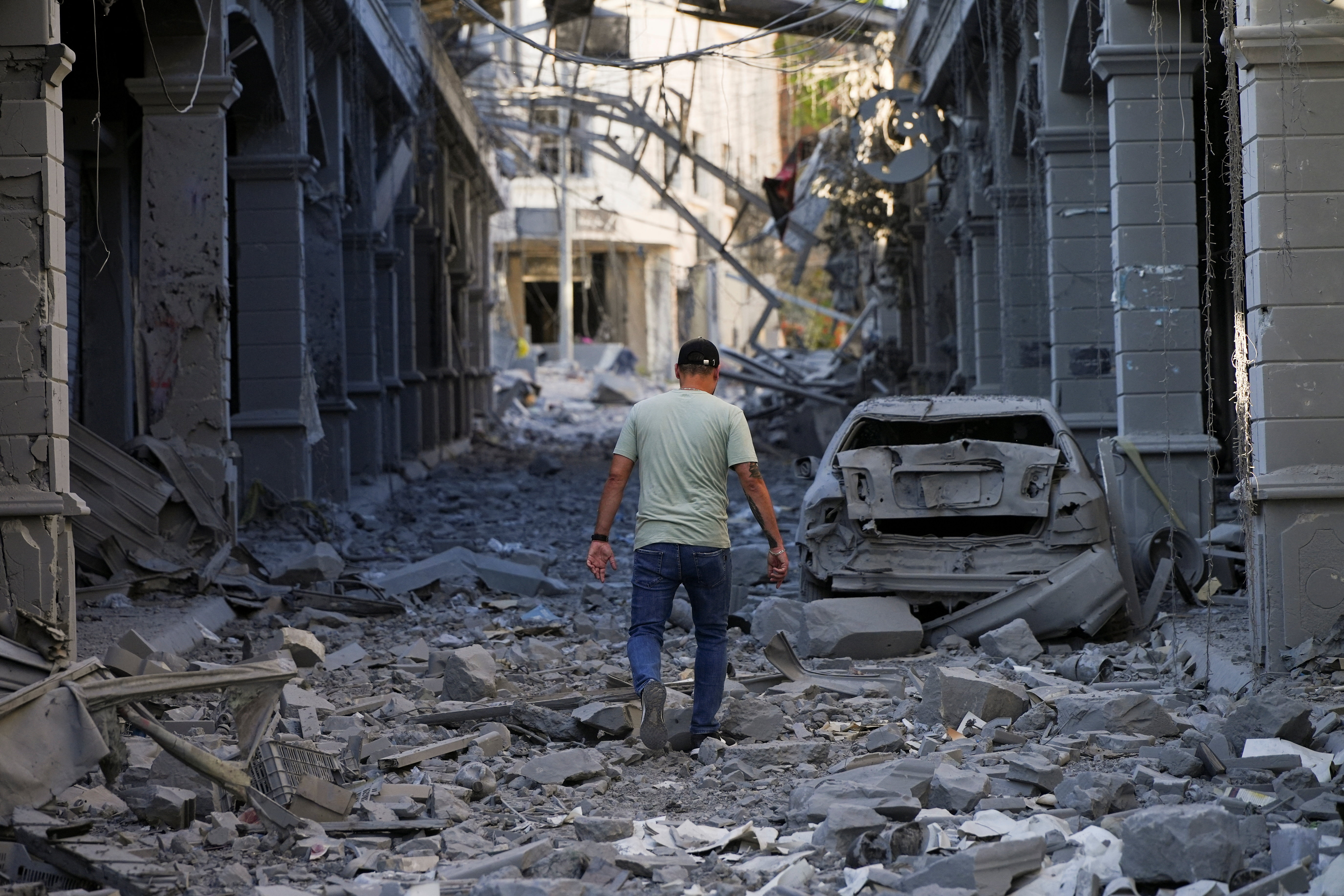 Lebanon fighting eases after U.S.-Iran deal but displaced warned not to rush home