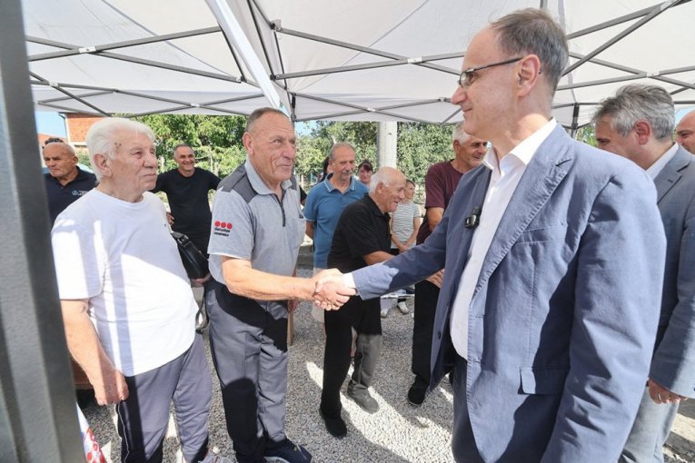 "BRZO, ODGOVORNO I U KORIST LJUDI!" Đuro Macut obišao seosku ambulantu u selu Rataje