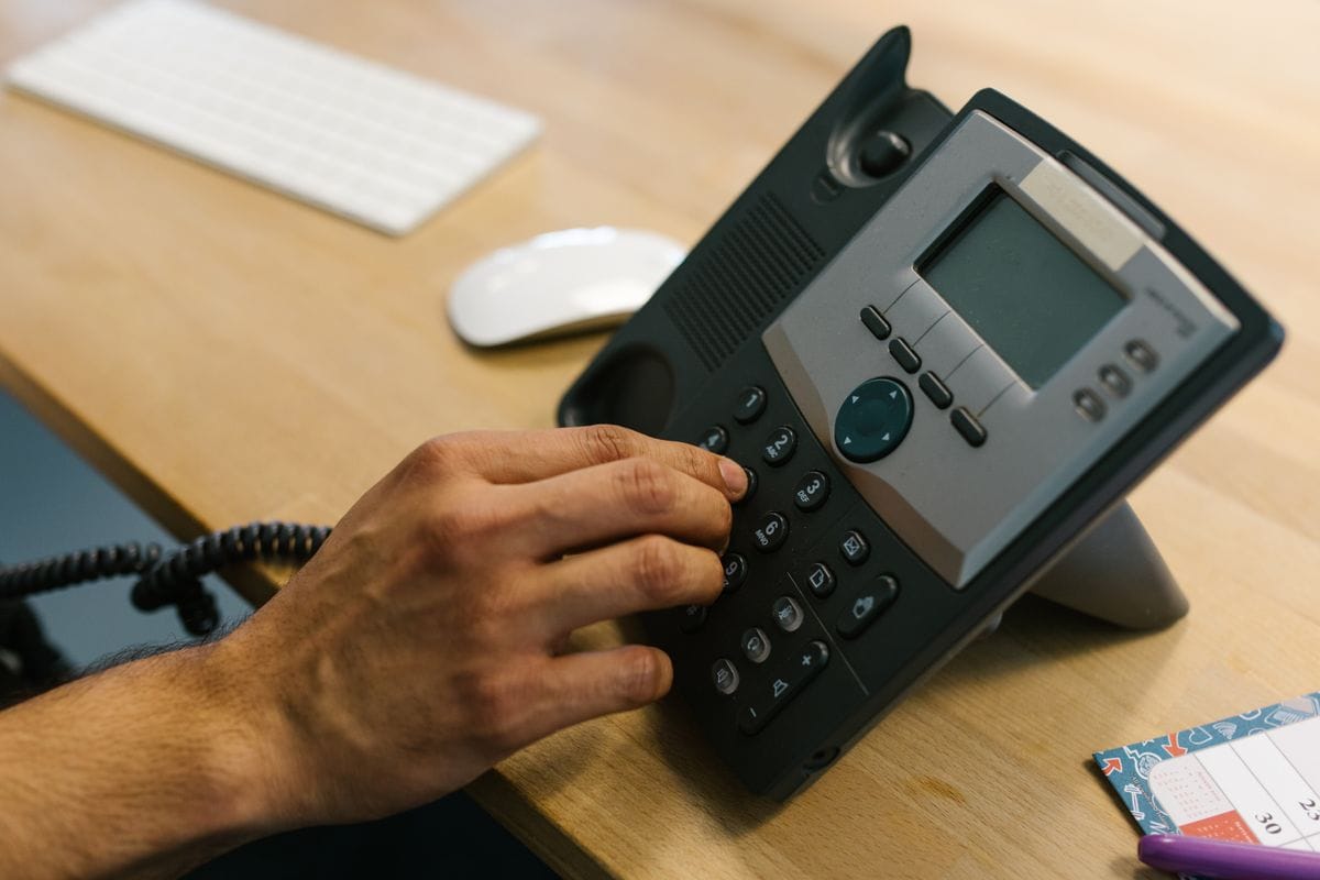 MUP upozorava građane na novu prevaru: Evo šta traže tokom telefonskih poziva