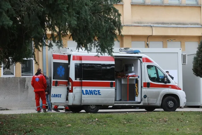 Klinički centar o tramvajskoj nesreći: Pregledan 21 pacijent, jedan zadržan na ortopediji