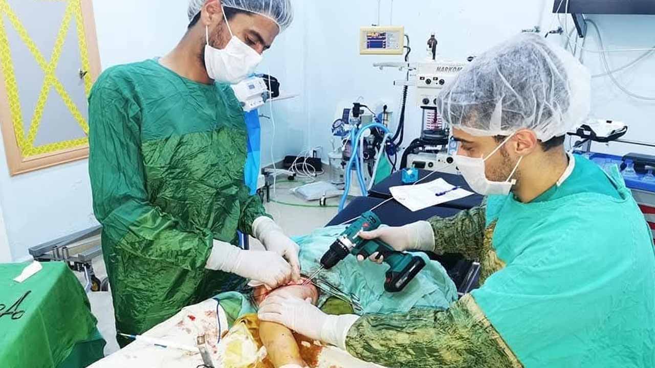 يخدّم 27 قرية غرب حلب.. مطالب أهلية باعتماد الصحة مشفى الأتارب الجراحي بعد تقييد خدماته